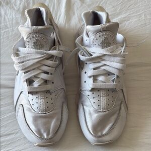 White womens nike Hurrache Sneakers